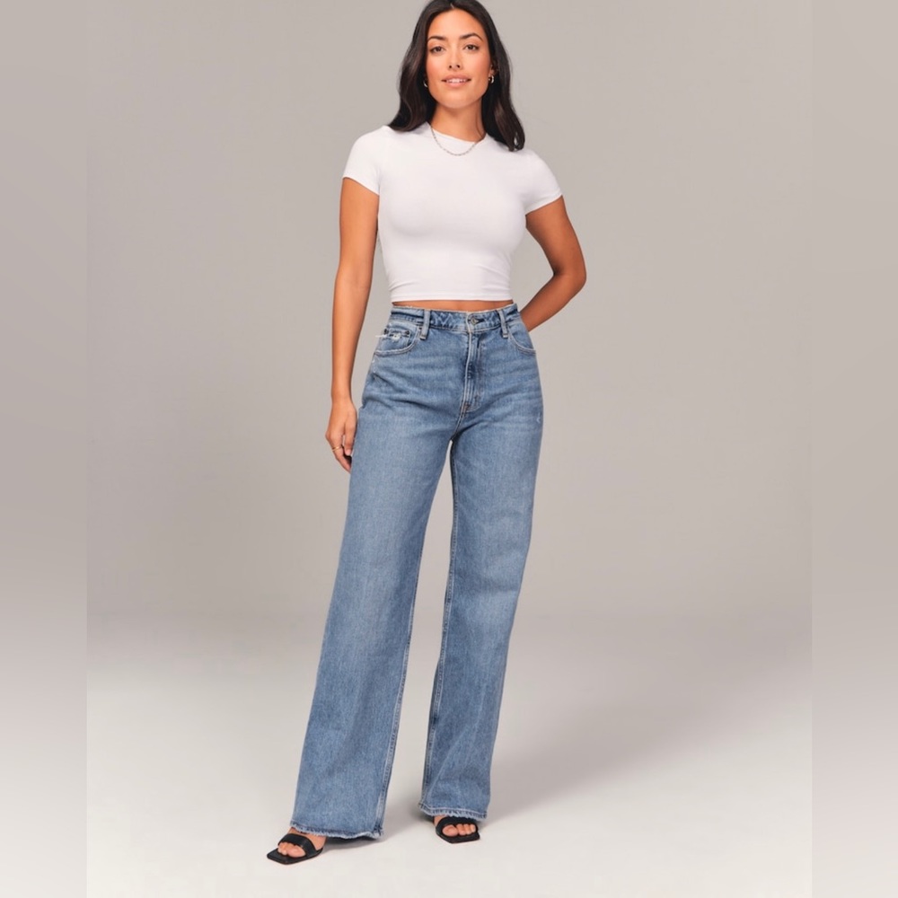 Abercrombie & Fitch  Curve Love High Rise 90s Relaxed Jean